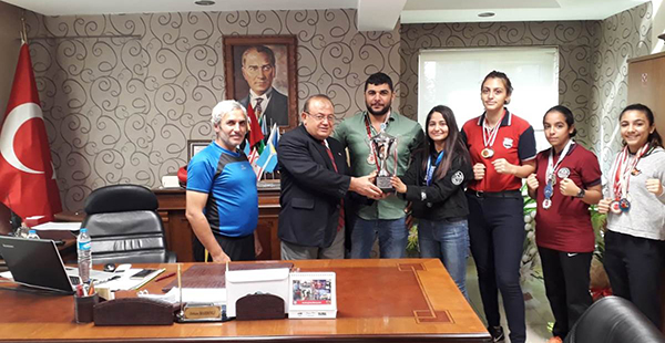 Genç Sporcular Antakya Kaymakamı  Orhan Mardinli’yi Ziyaret etti
