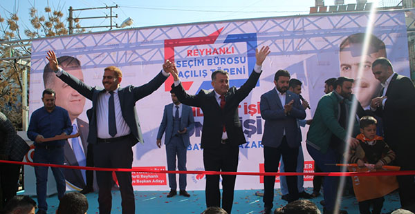 AK Parti HBB Adayı İbrahim Güler; Reyhanlı’da Savaş bitecek Hatay gülecek” sloganları ile karşılandı…