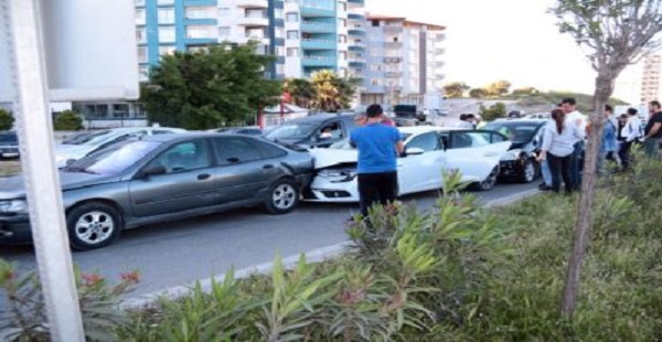 Tansiyonu düşen sürücü zincirleme kazaya neden oldu