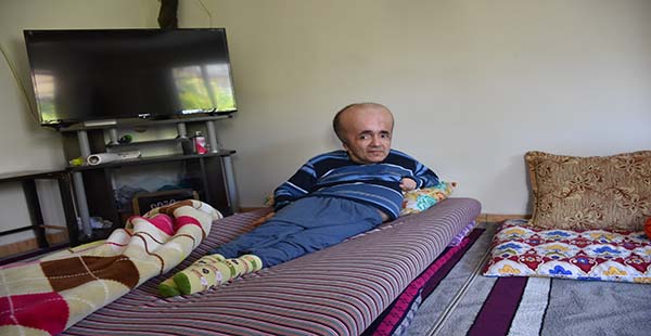 Hidrosefali hastası Abdullah 42 yıldır bebek gibi bakılıyor