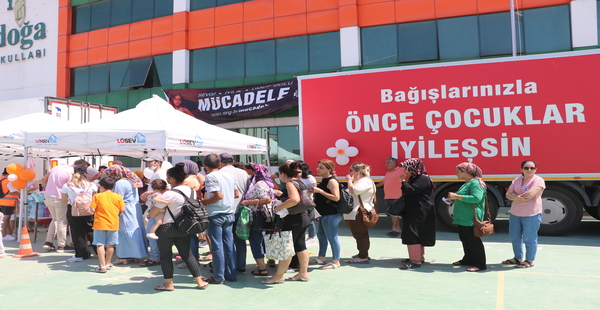 LÖSEV’İN “İYİLİKLER TIRI”NDAN HATAY’DAKİ HASTA ÇOCUKLAR VE AİLELERİNE YARDIM