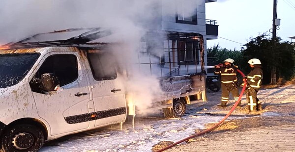 PARK HALİNDEKİ PİKAPTA ÇIKAN YANGIN SÖNDÜRÜLDÜ