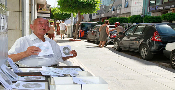 90 YAŞINDA 70 YILLIK MAZİYİ YAŞATIYOR!