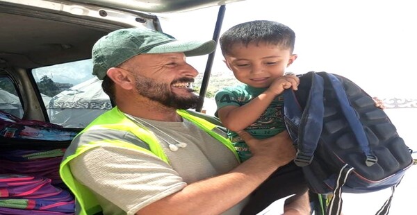 MERİÇ GÜLTEKİN DEPREMZEDE ÇOCUKLARIN YÜZÜNÜ GÜLDÜRDÜ