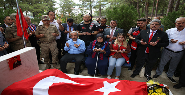 BAŞÇAVUŞ FERHAT GEDİK, ŞEHADETİNİN YIL DÖNÜMÜNDE HATAY’DAKİ KABRİ BAŞINDA ANILDI