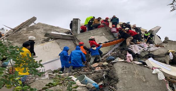 DEPREMDE YIKILAN BİNANIN SORUMLULARI TUTUKLANDI