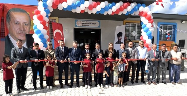 İSKENDERUN’DA DEPREMDE AĞIR HASAR ALAN OKULUN YERİNE YENİSİ YAPILDI