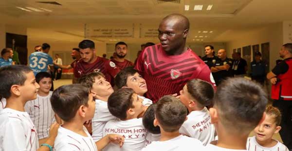 MİNİKLERİN HAYRANI: ABOUBAKAR