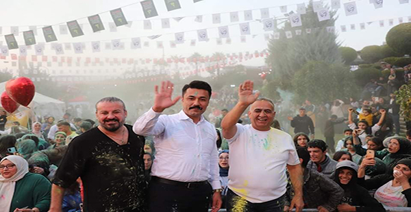 ALTINÖZÜ’NDE COLOR FEST ETKİNLİĞİ DÜZENLENDİ