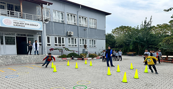 DÖRTYOL’DA GENÇLİK MERKEZİ ÜYELERİ ÖĞRENCİLERLE BİR ARAYA GELDİ