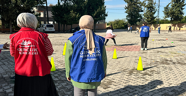 DÖRTYOL’DA GENÇLİK MERKEZİ ÜYELERİ ÖĞRENCİLERLE BİR ARAYA GELDİ