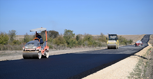 DESTEKLEME PROJELERİYLE YAPILAN KÖY YOLLARININ 2025’TE 140 BİN KİLOMETREYE ULAŞMASI PLANLANIYOR