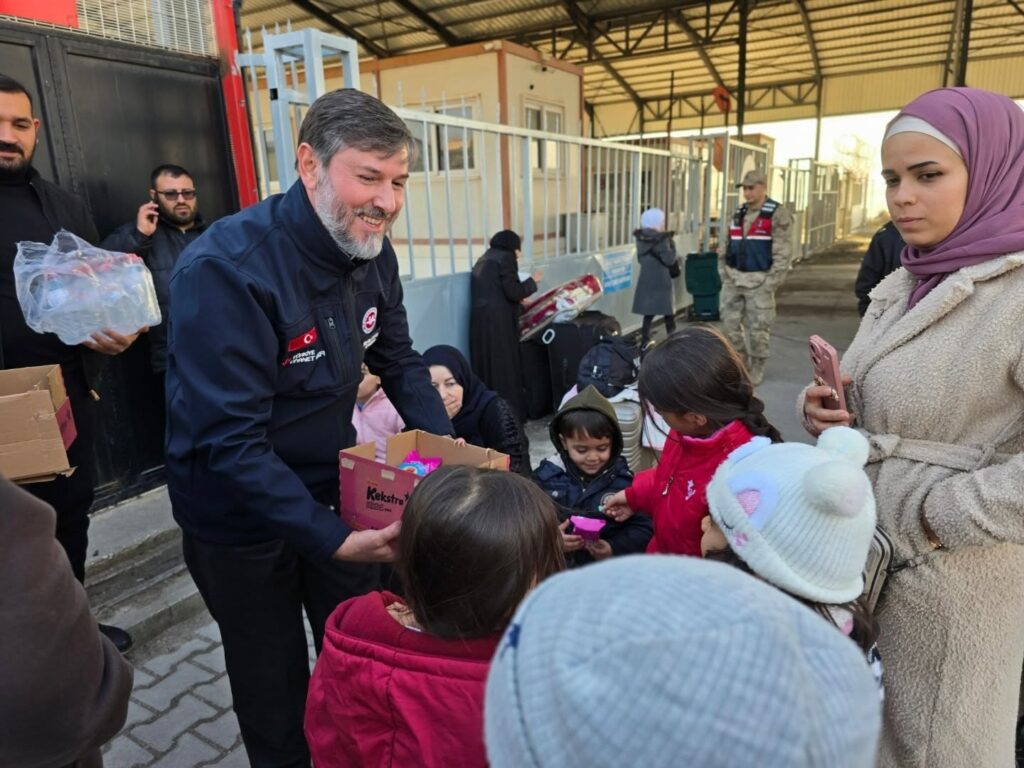 HATAY’DA SURİYELİ MUHACİRLERE İKRAM HİZMETİ DEVAM EDİYOR