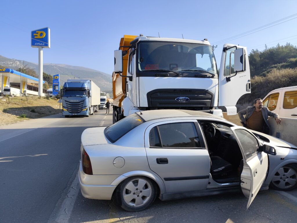 BELEN’DE TIR İLE OTOMOBİL ÇARPIŞTIĞI KAZADA 1 KİŞİ YARALANDI