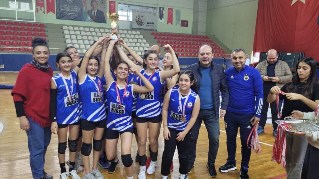 OKULLAR ARASI VOLEYBOL ŞAMPİYONASI DÜZENLENDİ