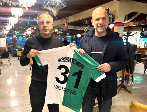 VEKİL ÖZEL’E MEYDAN SPOR FORMASI