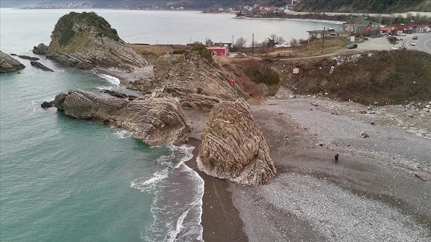 DEPREM DENİZDE ÇEKİLMEYE YOL AÇTI