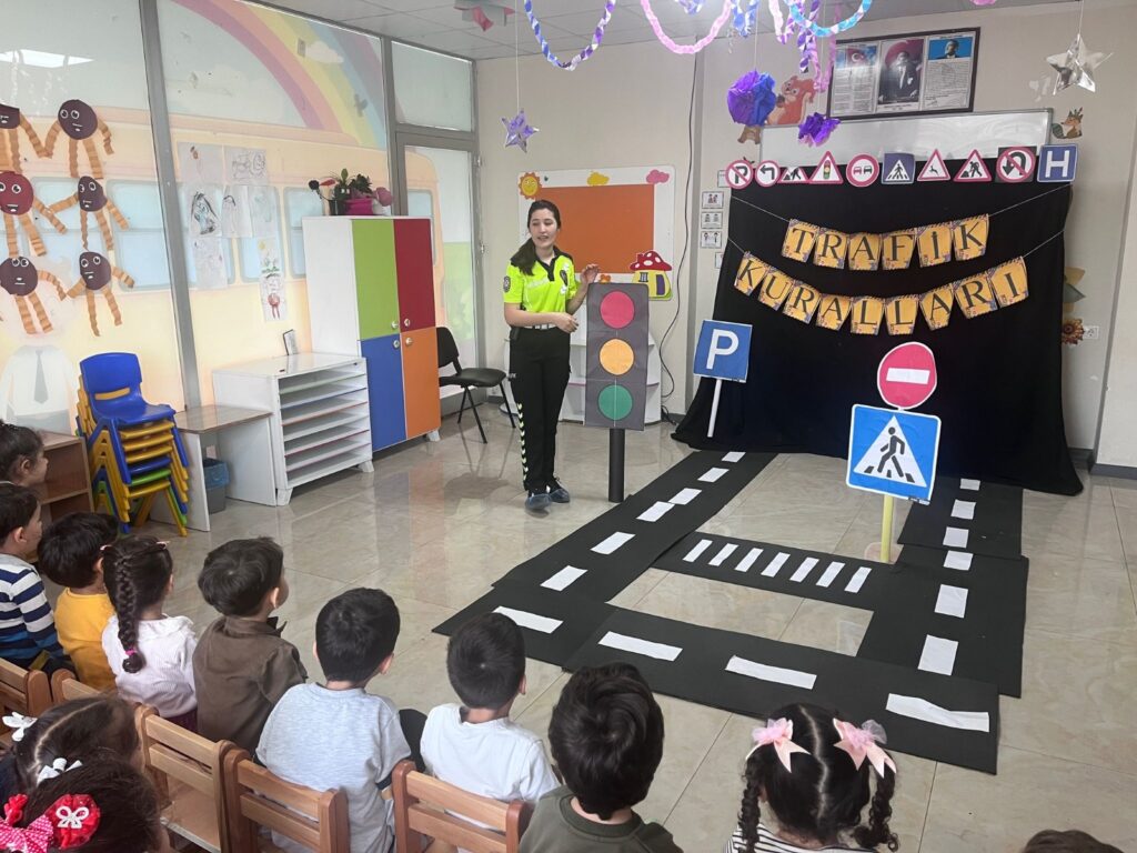 ANAOKULU ÖĞRENCİLERİNE TRAFİK EĞİTİMİ VERİLDİ
