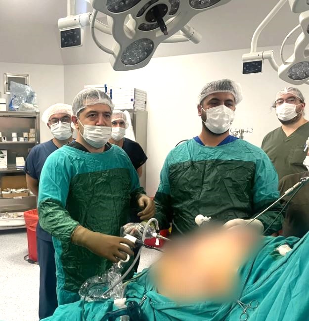 HATAY EĞİTİM VE ARAŞTIRMA HASTANESİ’NDE BİR İLK: “OBEZİTE AMELİYATLARI BAŞLADI”