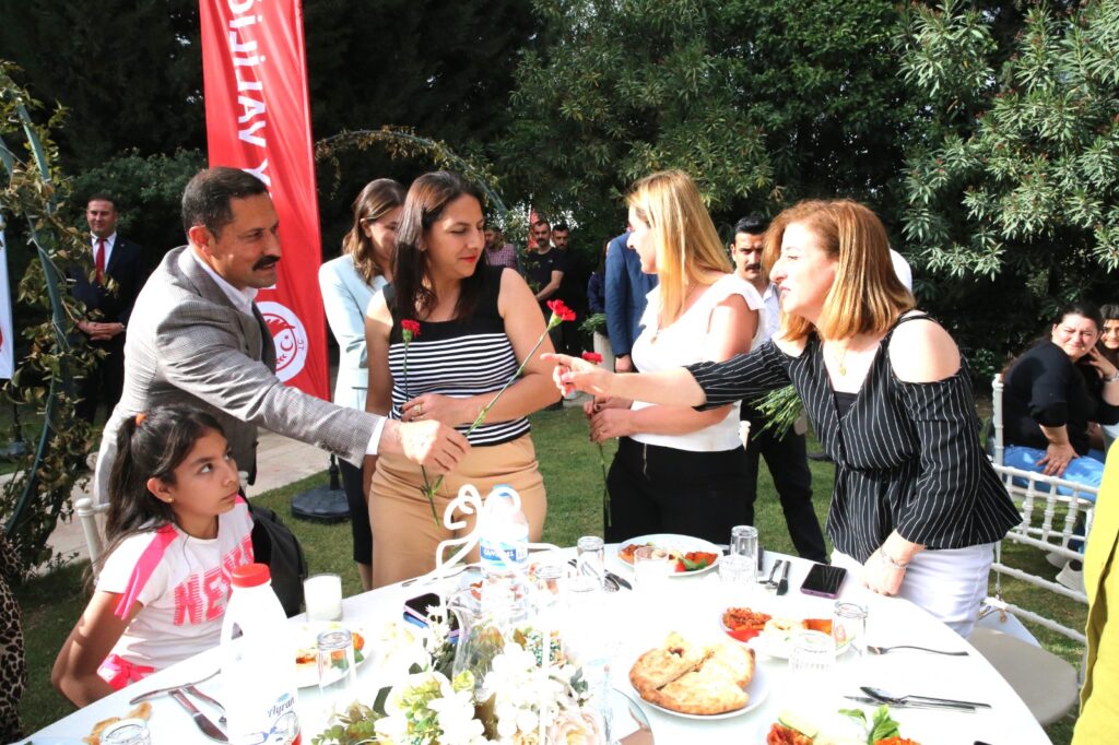 VALİ MASATLI, DEPREMZEDE ANNELERLE BİR ARAYA GELDİ