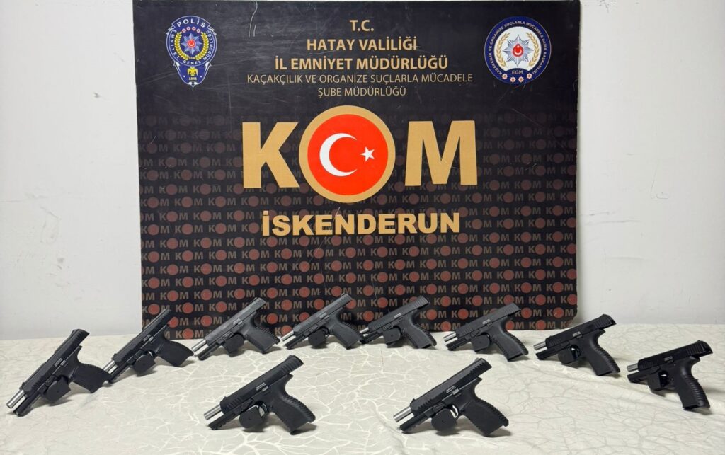 MİNİBÜSTE 10 RUHSATSIZ TABANCA ELE GEÇİRİLDİ
