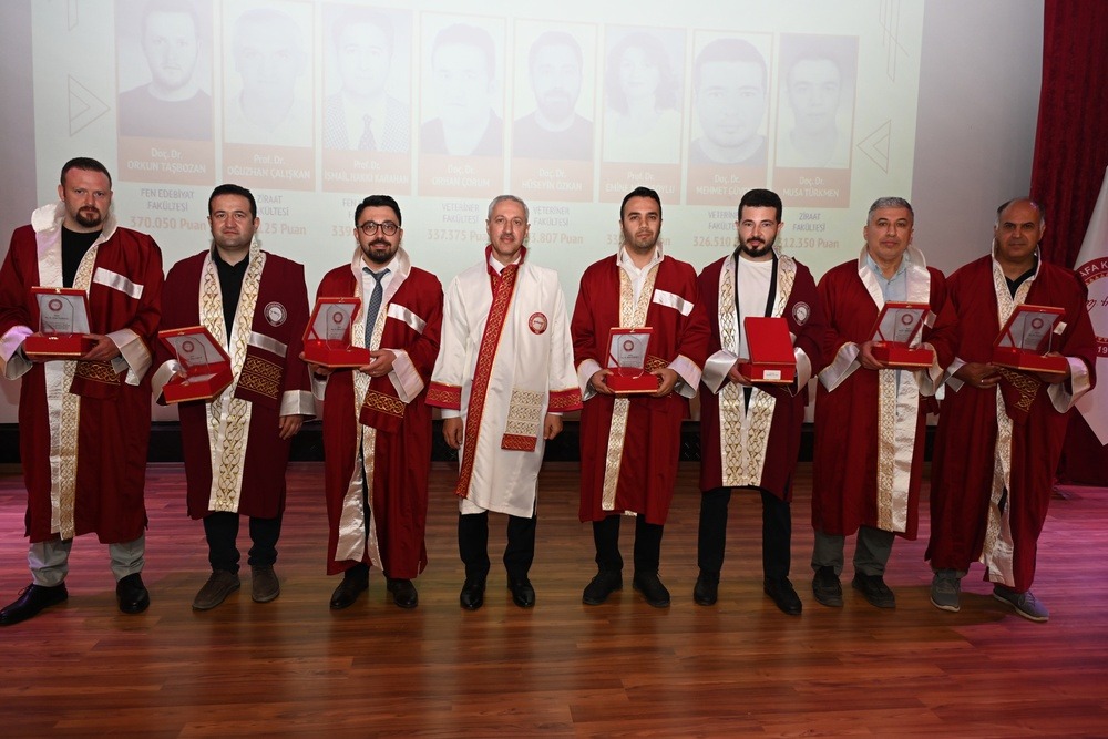 HMKÜ’DE AKADEMİK BAŞARILAR VE ATAMALAR TÖRENLE TAÇLANDIRILDI