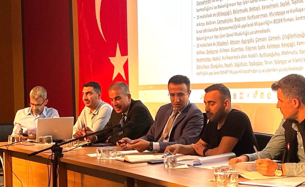 KIRIKHAN’DA KÖY EVLERİ İLERLİYOR