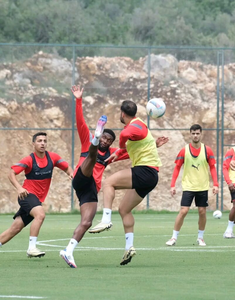 HATAYSPOR, DEMİRSPOR MAÇI İÇİN MERSİN’DE TER DÖKÜYOR