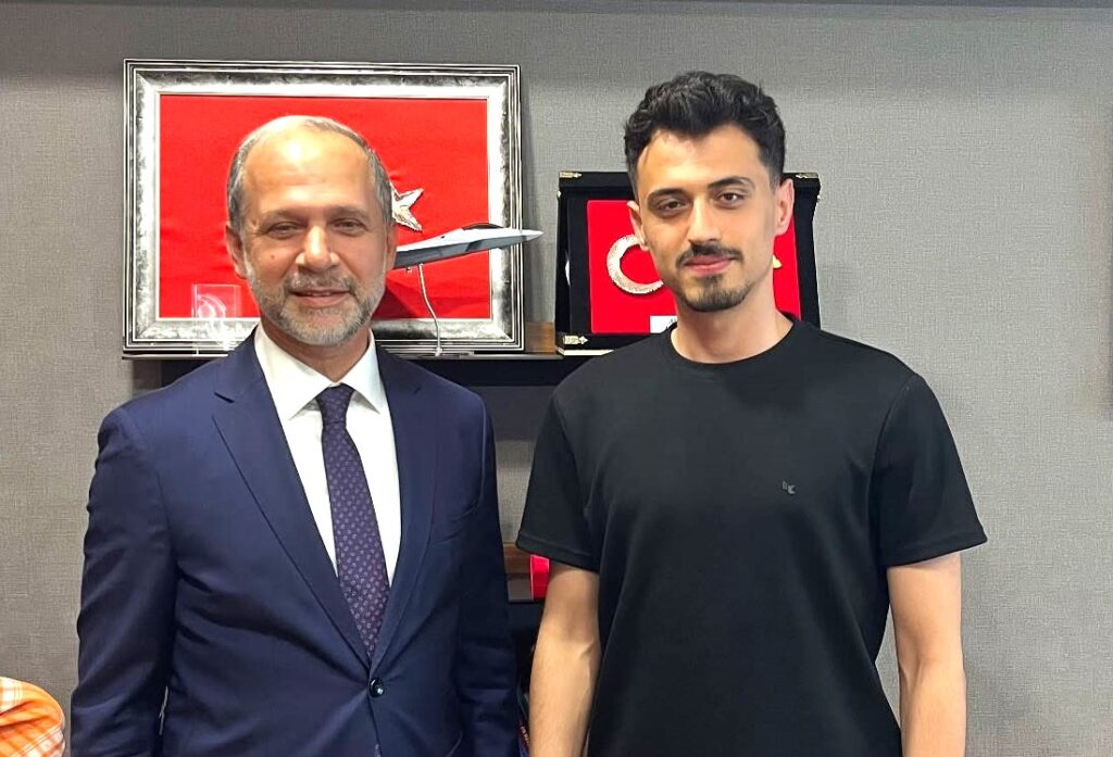 ÖĞRENCİ DOSTU VEKİL ABDULKADİR ÖZEL