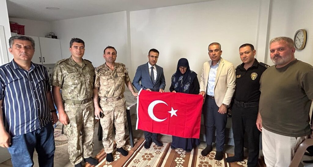 KIRIKHAN’DA ŞEHİT AİLESİNE VEFA ZİYARETİ
