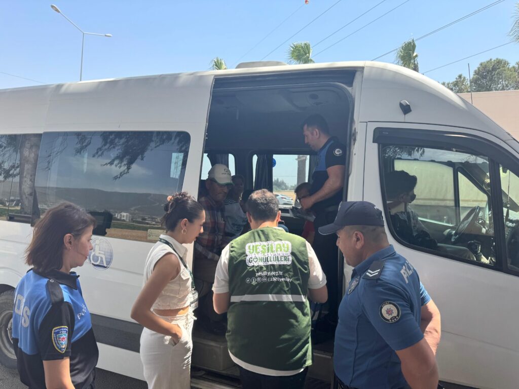 ANTAKYA’DA YEŞİLAY BİLGİLENDİRME ÇALIŞMALARINDA BULUNDU