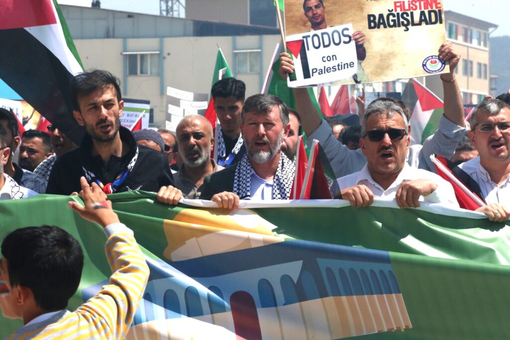 FİLİSTİN’E DESTEK YÜRÜYÜŞÜ DÜZENLENDİ