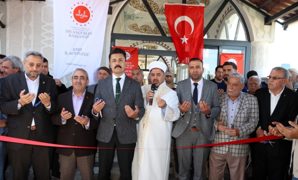 ALTINKAYA’DA YENİDEN İNŞA EDİLEN CAMİLER DUALARLA AÇILDI
