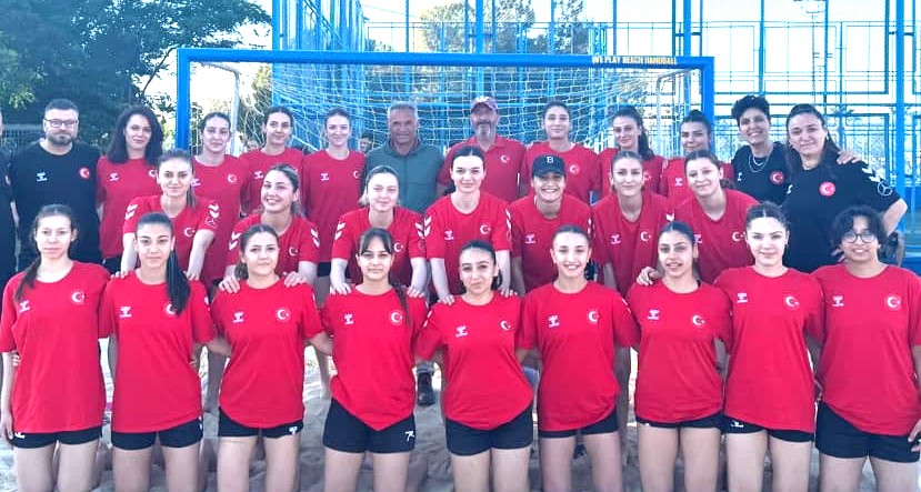 İSKENDERUN BELEDİYESİ HENTBOLCU KIZLARI MİLLİ TAKIM KAMPINDA