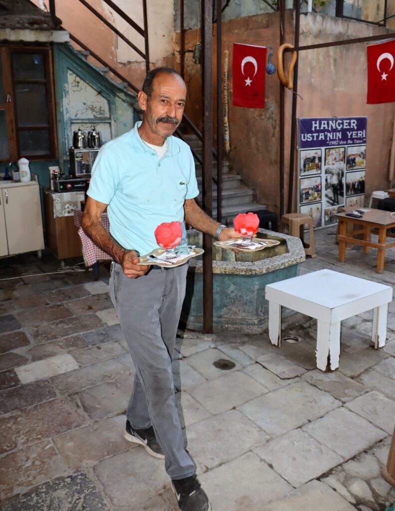 TARİHİ UZUN ÇARŞI’DA SERİNLETEN LEZZETLER HANÇER USTA’DAN