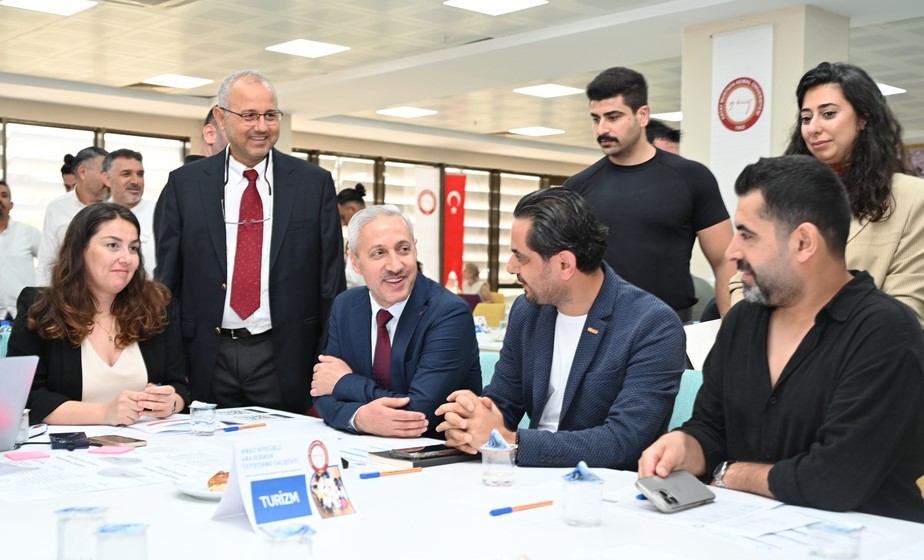 HMKÜ EĞİTİM VE İŞ DÜNYASI EL ELE
