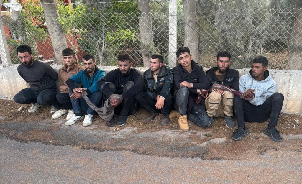 37 DÜZENSİZ GÖÇMEN YAKALANDI