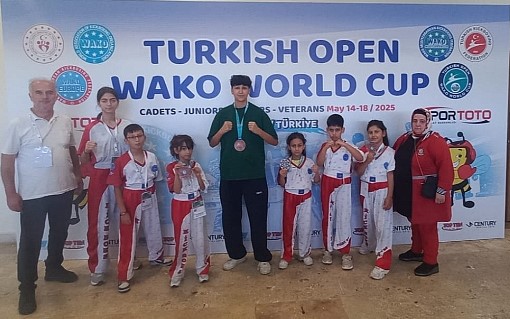 AKMANCALAR SPOR KULÜBÜ, MADALYALARLA DÖNDÜ