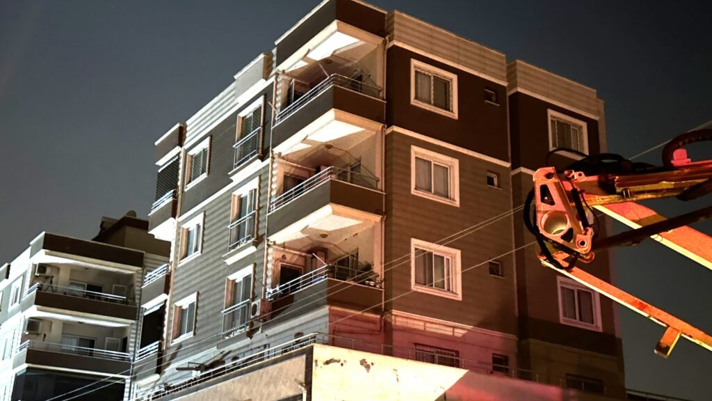 BALKONDAN DÜŞEN ÇOCUK YARALANDI