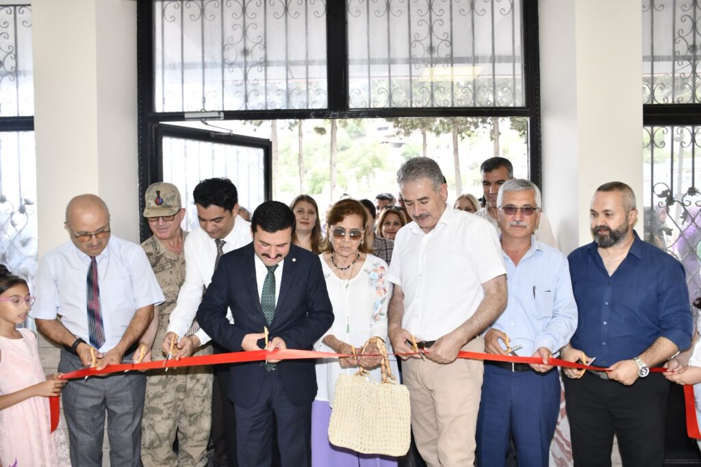 BELEN’DE HALK EĞİTİMİ MERKEZİNİN YIL SONU SERGİSİ AÇILDI