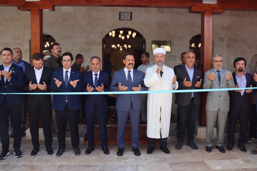 HATAY’DA DEPREM SONRASI 5 CAMİ VE 1 MESCİT İBADETE AÇILDI