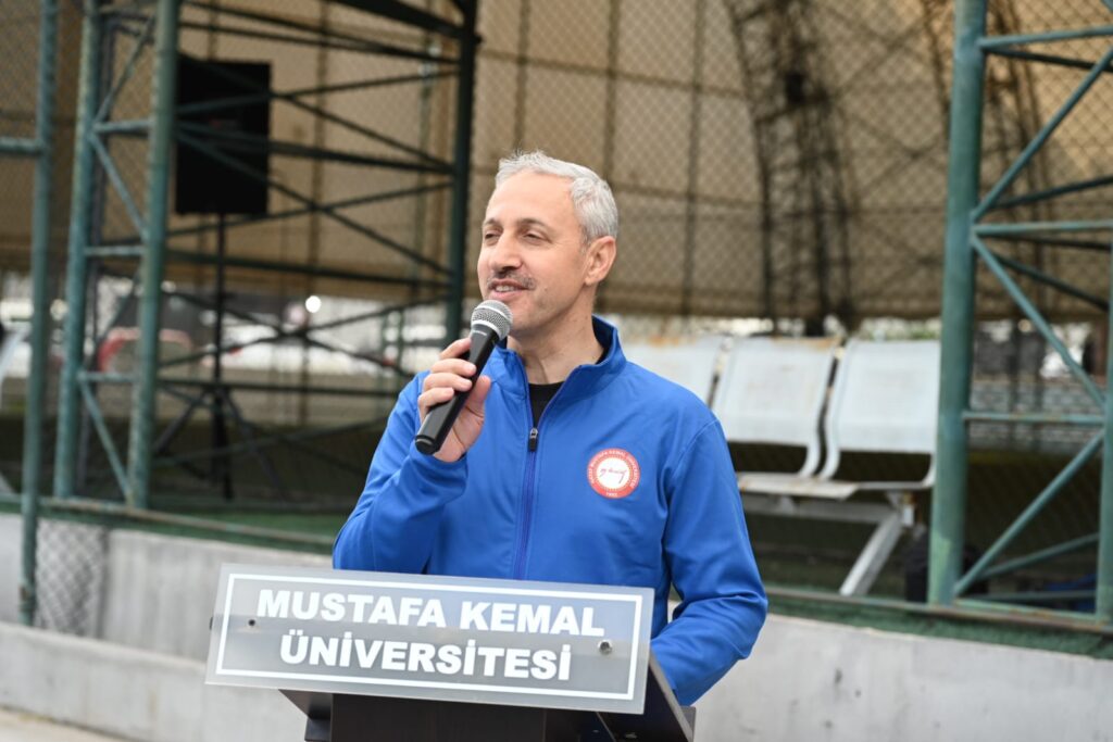 REKTÖR EREN, GENÇLİK HAFTASI ETKİNLİKLERİNDE ÖĞRENCİLERLE BULUŞTU