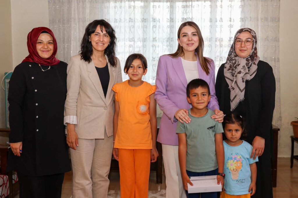 HANIMEFENDİ MASATLI’DAN YETİMLERE ANNE ŞEFKATİ