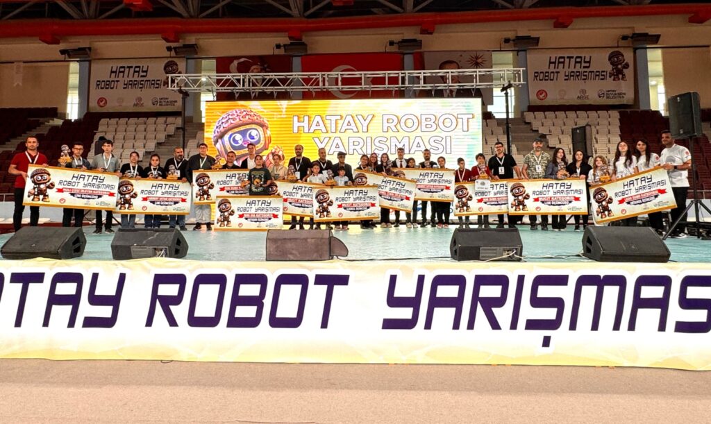 “HATAYBOT ROBOT YARIŞMASI”NDA DERECEYE GİRENLER ÖDÜLLENDİRİLDİ