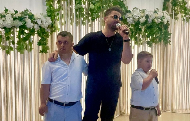 GÖKHAN AKAR’DAN ANLAMLI SÜRPRİZ!