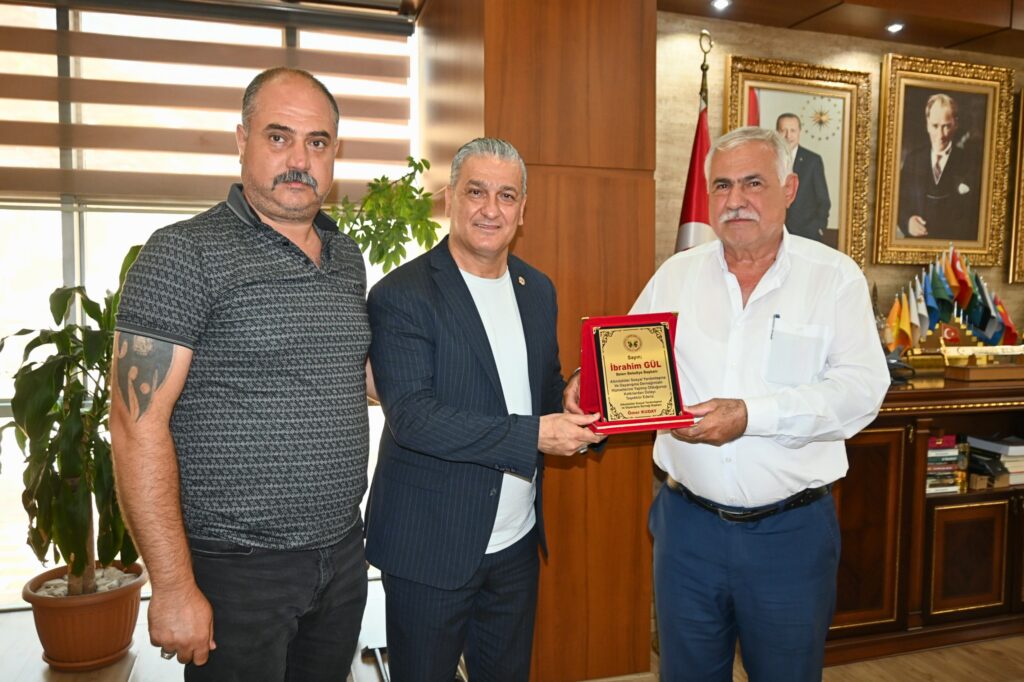 ALTINÖZLÜLER DERNEĞİ’NDEN BAŞKAN GÜL’E NEZAKET ZİYARETİ