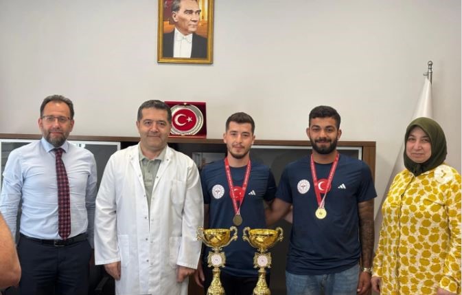 HATAYLI SAĞLIKÇILAR MASA TENİSİ ŞAMPİYONU OLDU