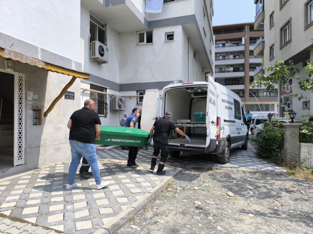 BİR KİŞİ EVİNDE ÖLÜ BULUNDU