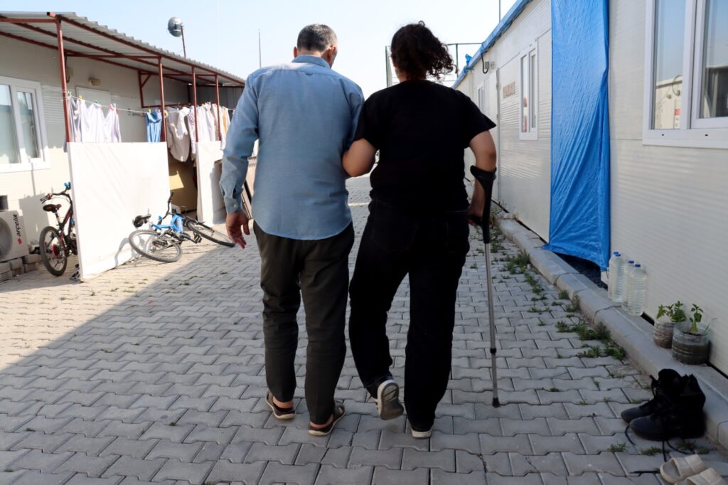 ENKAZDAN KURTULDU, KIZININ SAĞLIĞI İÇİN MÜCADELE EDİYOR
