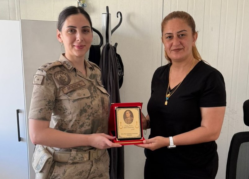 DEPREMZEDE ABLA’YA BİR TEŞEKKÜR DE JANDARMA’DAN